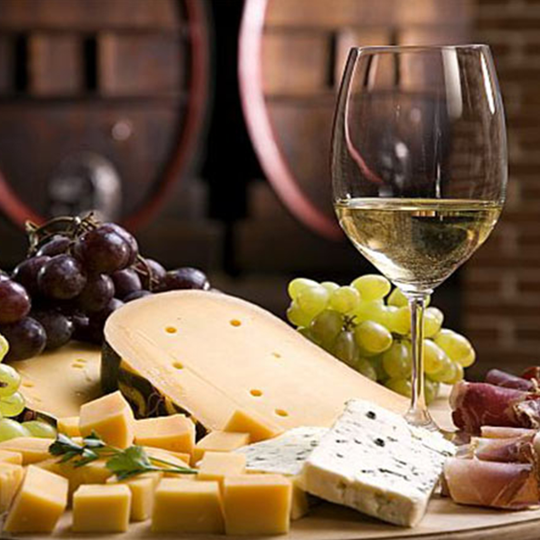 Şarap tadımlarına katılın