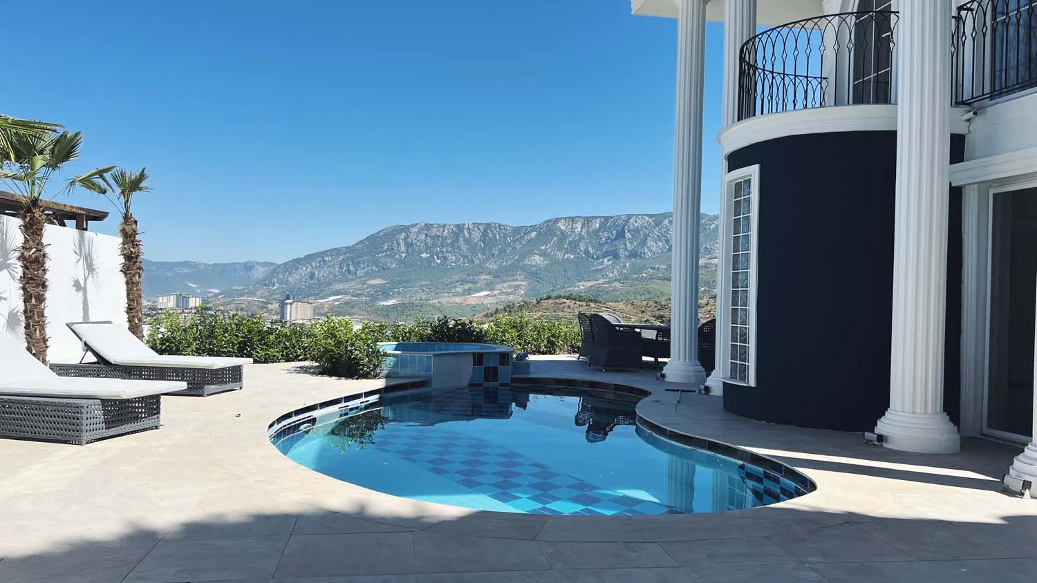 Red Dolce Vita Villa