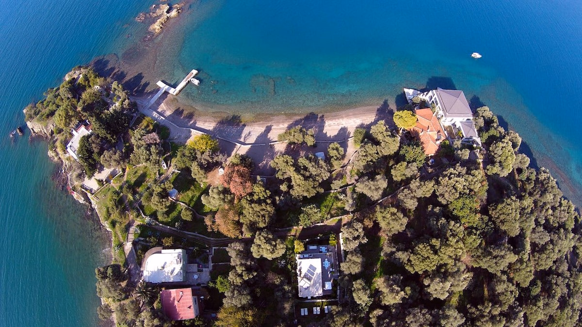 Ada Villa